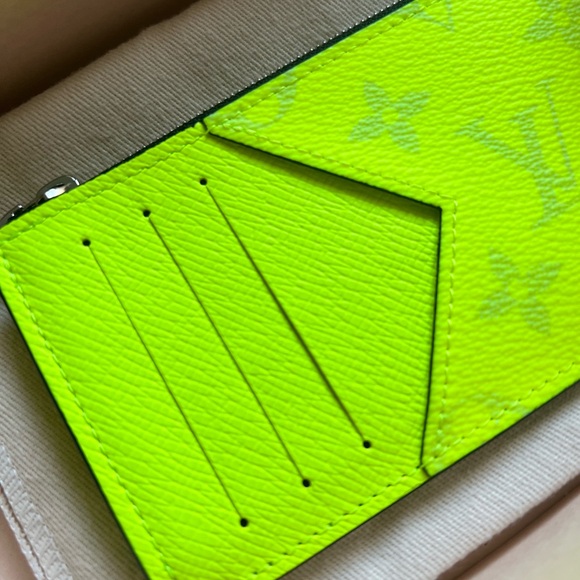 Louis Vuitton Coin Card Holder Wallet
Neon Yellow - Picture 11 of 16